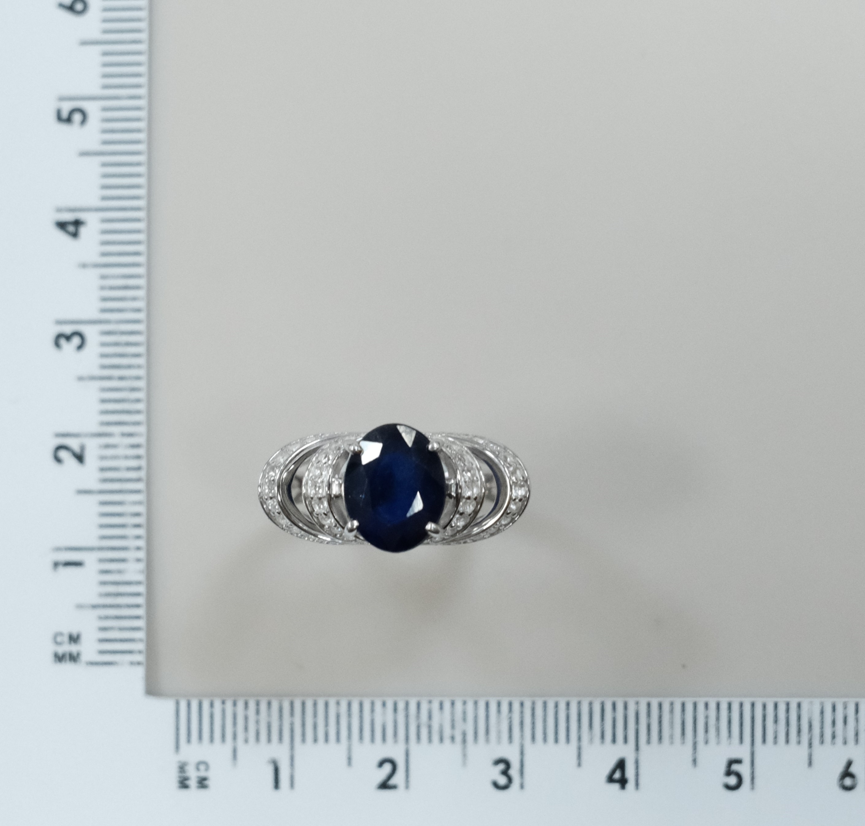 Серебряное кольцо с сапфиром